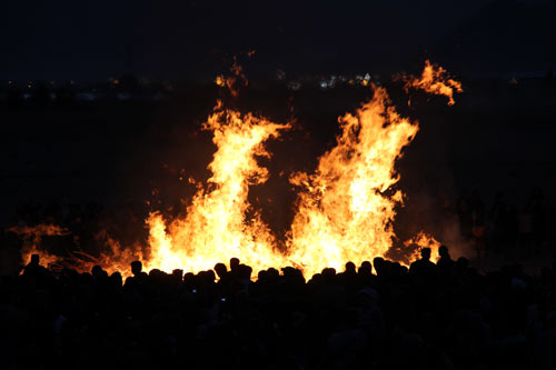 جشن چندين هزار ساله سده در شهر سنخواست جاجرم خراسان شمالي برگزار شد