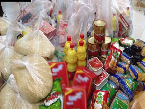 بنياد علوي يك هزارو250 بسته غذايي به مادران كم بضاعت هرمزگان اهدا كرد