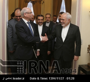 Zarif: Suriye krizinin askeri çözüm yolu yoktur Zarif: Suriye krizinin askeri çözüm yolu yoktur