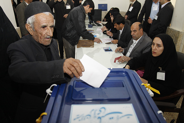 انتخابات مجلس خبرگان و مجلس شوراي اسلامي در چهارمحال و بختياري آغاز شد