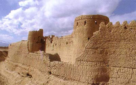 قلعه تاريخي ارنان مهريز ثبت ملي شد