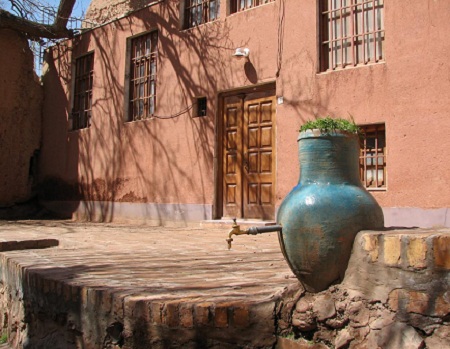 Over 3,000 foreign tourists visited Abyaneh in winter