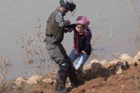 بازداشت دختر جوان فلسطيني در جنوب نابلس