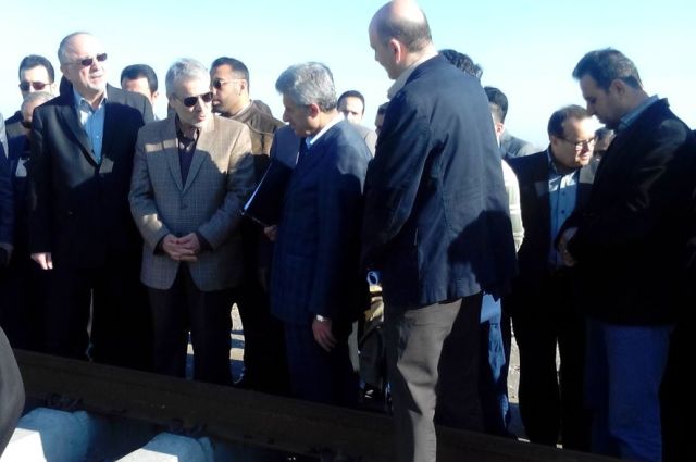 بازدید رئیس سازمان مدیریت و برنامه ریزی از ریل گذاری راه آهن رشت قزوین بازدید رئیس سازمان مدیریت و برنامه ریزی از ریل گذاری راه آهن رشت قزوین