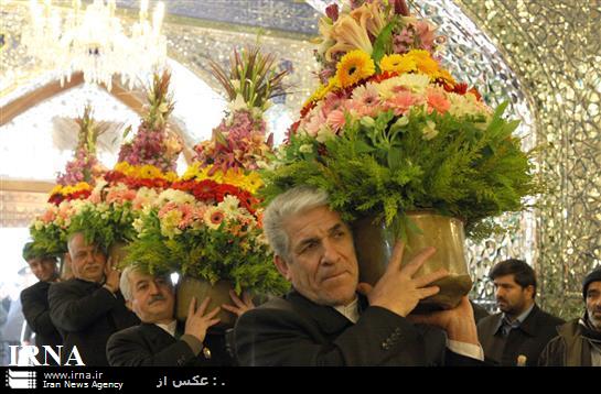 گل آرایی حرم نورانی امام رضا(ع) در آستانه نوروز گل آرایی حرم نورانی امام رضا(ع) در آستانه نوروز