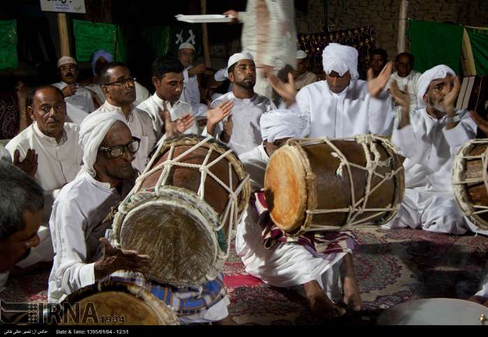 «دینگه‌مارو» پیرزنی قوز کرده از زارهای مشهور حوزه خلیج فارس+فیلم