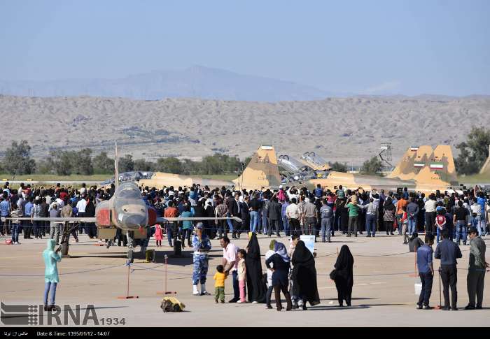 نمایشگاه هوایی راهیان نور در دزفول گشایش یافت