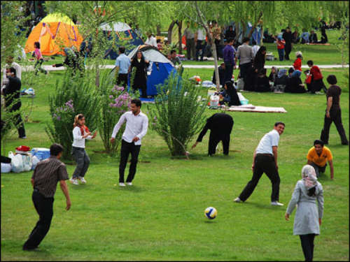 Iranians celebrate Sizdah-Bedar by spending time in nature Iranians celebrate Sizdah-Bedar by spending time in nature