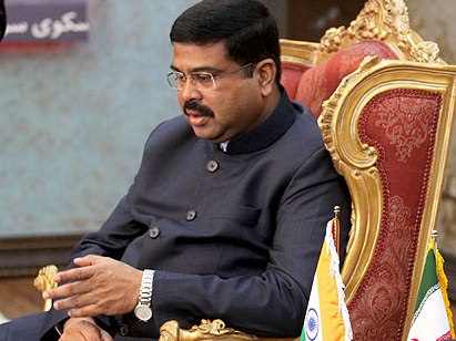 وزير النفط و الغاز الهندي يصل الي ميناء جابهار وزير النفط و الغاز الهندي يصل الي ميناء جابهار