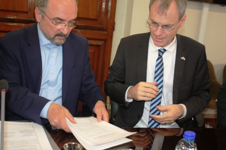 Iran, Netherlands sign Memoranda of Understanding Iran, Netherlands sign Memoranda of Understanding
