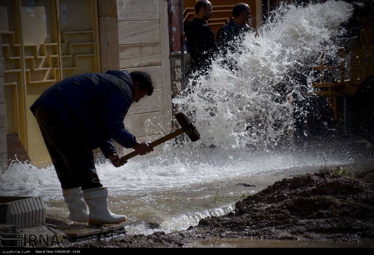 امداد رسانی و اسکان گرفتاران در سیلاب استان همدان