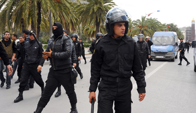 درگیری پلیس تونس با صدها جوان معترض/ استفاده از گاز اشك آور