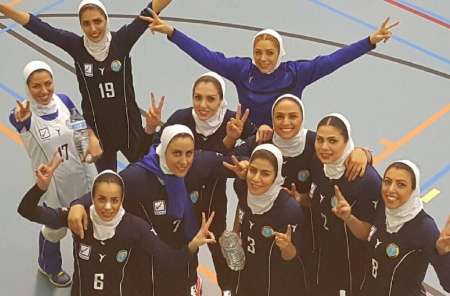 Estudiantes femeninas iraníes consiguen la medalla de plata en Voleibol