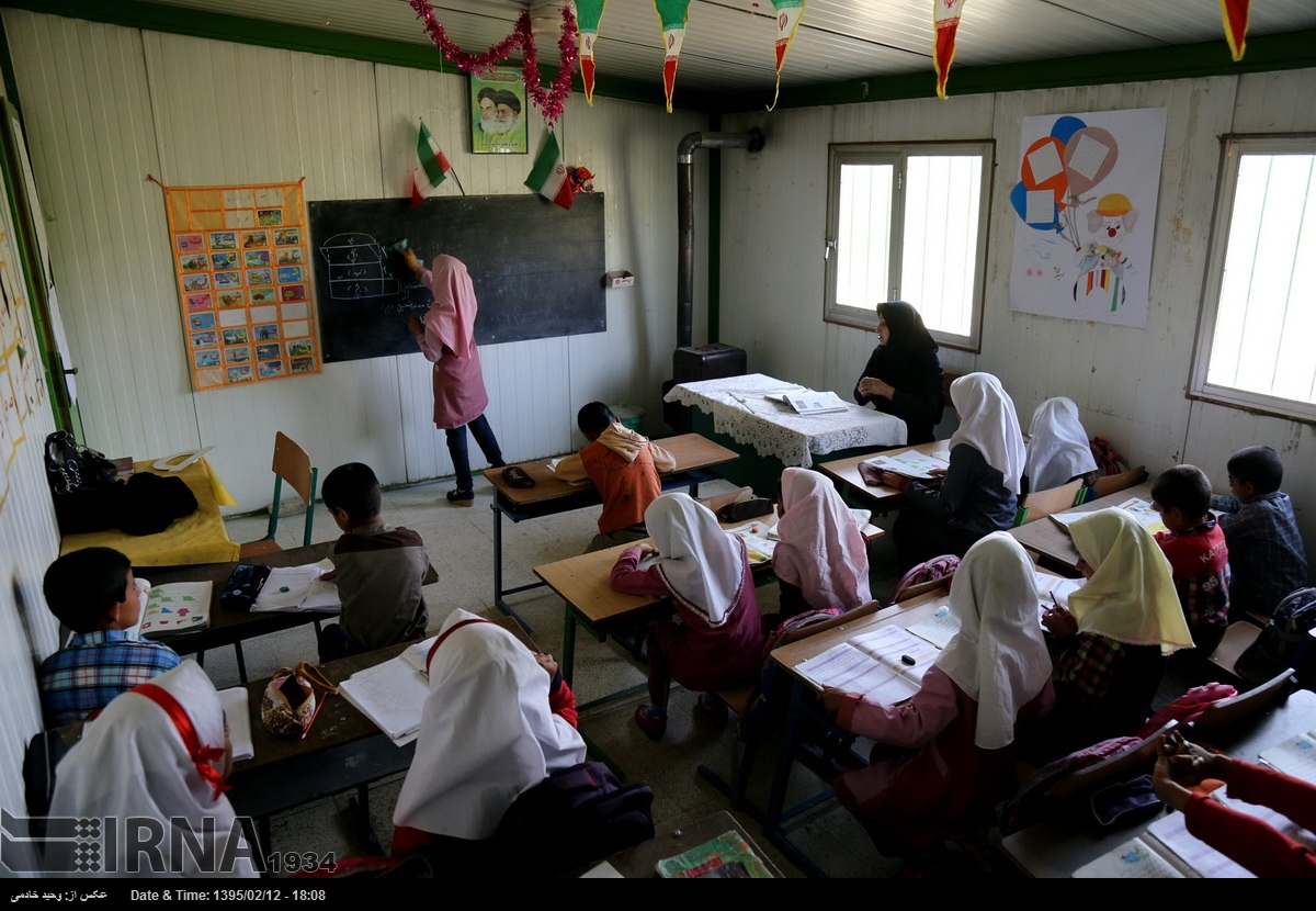 رییس کمیسیون آموزش مجلس: بساط مدارس کانکسی تا سال آینده جمع می‌شود