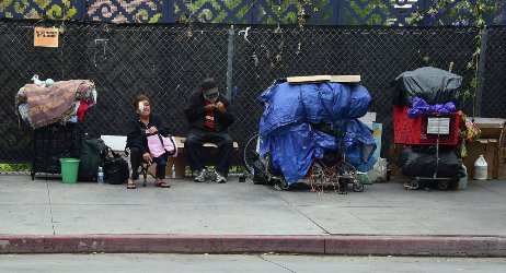صدها نفر در حمایت از بی خانمان ها در لس آنجلس تظاهرات كردند