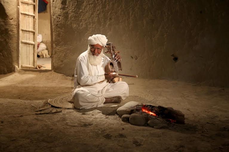 «نخل و آفتاب» زندگی قیچك نواز بلوچ را تصویر می كند