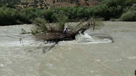 نجات 2 قایقران سردشتی در رودخانه زاب