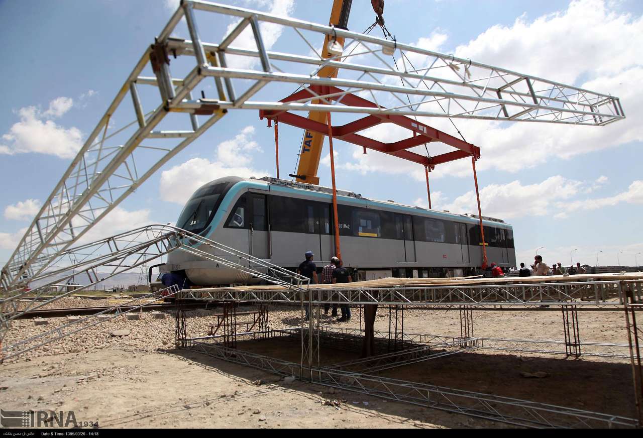 ٢۵ درصد قطعات واگنهای قطار شهری مشهد با مهندسی معکوس تامین شده است 