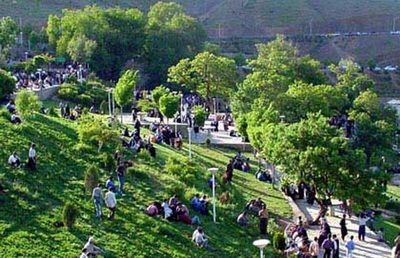 پارك آبیدر سنندج مامن روزه داران در شب های گرم