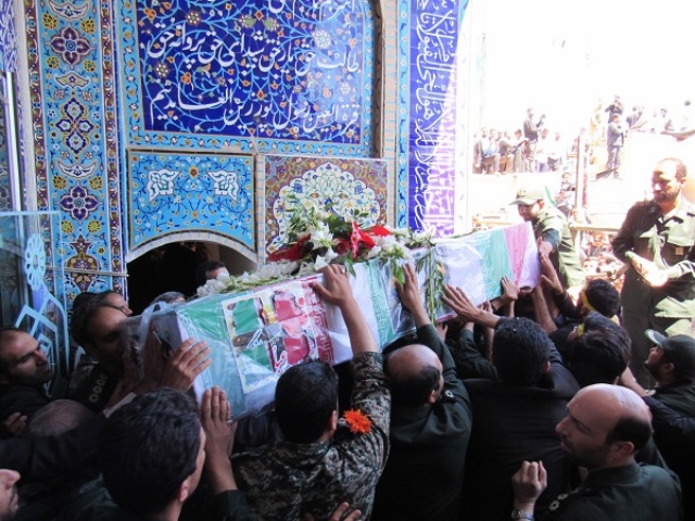 پیكر مامور نیروی انتظامی در شهر بندر امام خمینی (ره) تشییع شد