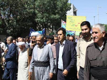 فرياد مرگ بر اسراييل روزه داران مهابادي طنين انداز شد