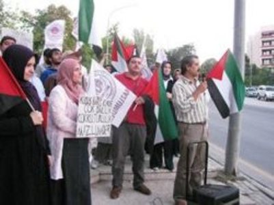 روز جهانی قدس مقابل اقامتگاه سفیر رژیم صهیونیستی در آنكارا برگزار شد روز جهانی قدس مقابل اقامتگاه سفیر رژیم صهیونیستی در آنكارا برگزار شد