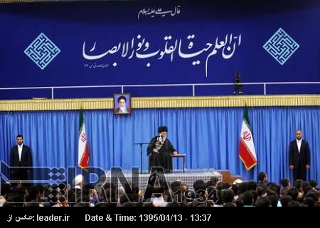 Ayetullah Hamenei üniversite öğrencilerle görüştüler Ayetullah Hamenei üniversite öğrencilerle görüştüler