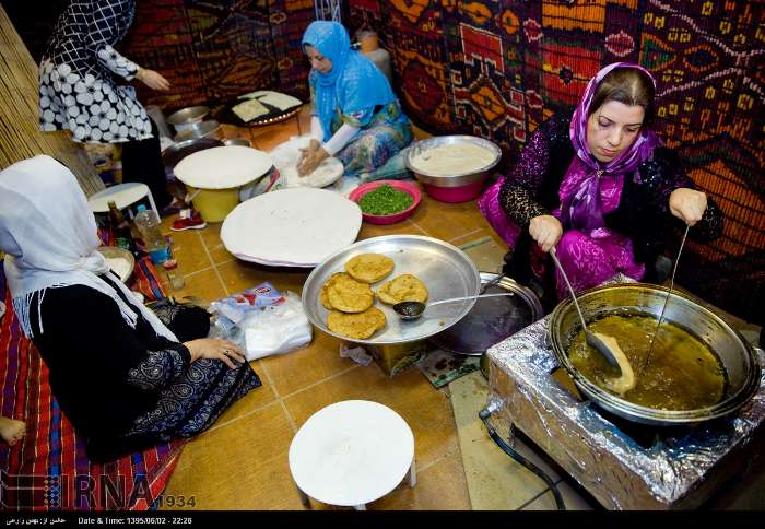 «نان برنجی»، «نان خرمایی»، «کاک» و «بژی» سوغات شیرین کرمانشاه