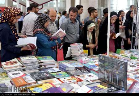 ایستگاه مشاوره كتاب برای مخاطبان در نمایشگاه كتاب زنجان