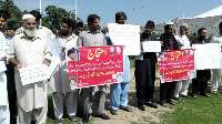 Families of stranded Pakistani workers in Saudi Arabia hold protest in capital