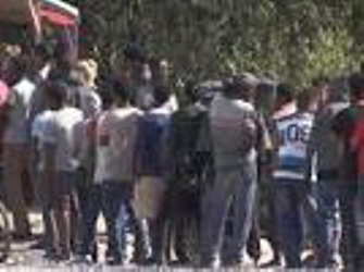 انگلیس برای كنترل پناهجویان در بندر كاله فرانسه دیوار 4متری احداث می كند انگلیس برای كنترل پناهجویان در بندر كاله فرانسه دیوار 4متری احداث می كند
