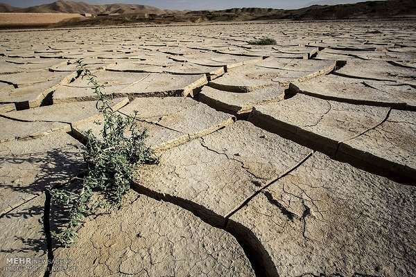 دریاچه های خشك و سدهای خالی پیامد خشكسالی در استان فارس