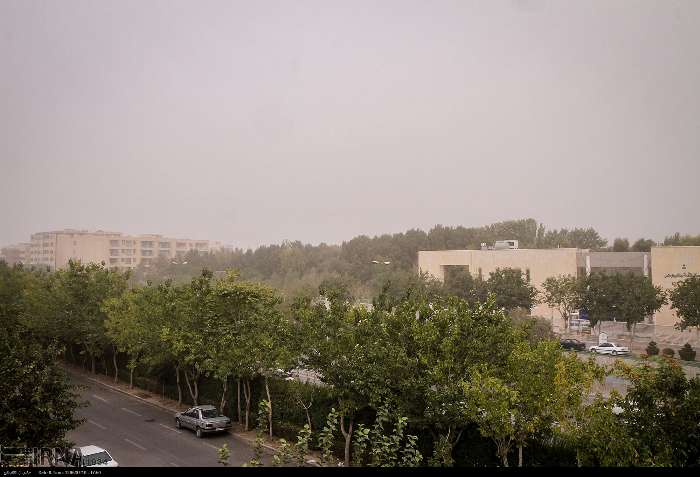 تُند باد لحظه ای و گرد و خاک تا  دوشنبه بر روی اصفهان فعال خواهد بود
