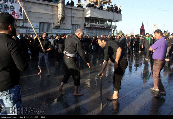 نخل گردانی عصر عاشورا در تفت یزد