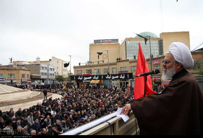 امام جمعه زنجان: اقامه نماز ظهر عاشورا مانوری شكوهمند در مقابل دشمنان است