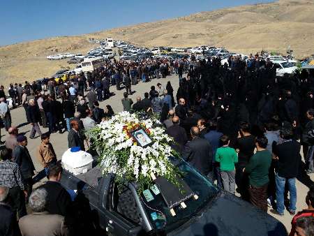 پیكر محمد رضا رستمی خبرنگار فقید كشور در اسدآباد همدان آرام گرفت