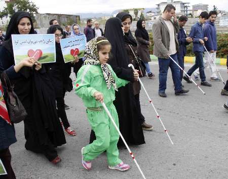 نخستين همايش پياده روي نابينايان غرب مازندران در نوشهر برگزار شد