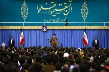 رهبر معظم انقلاب اسلامی: مشكلات كشور با روحیه و تفكر انقلابی حل خواهد شد