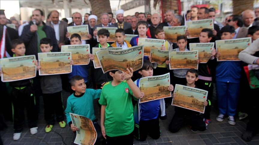 تجمع اعتراضی مردم شهر نابلس در اعتراض به ممانعت از پخش اذان در بیت المقدس