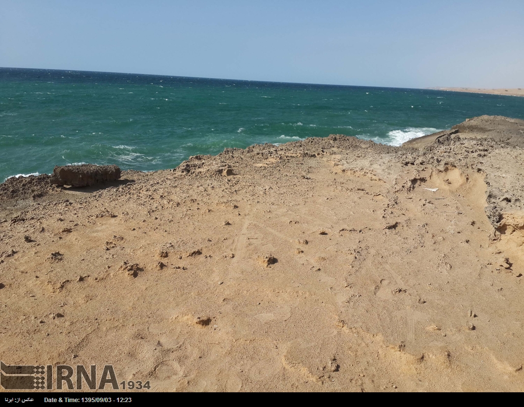 ایرنا - ساحل صخره ای و ماسه ای دریای عمان