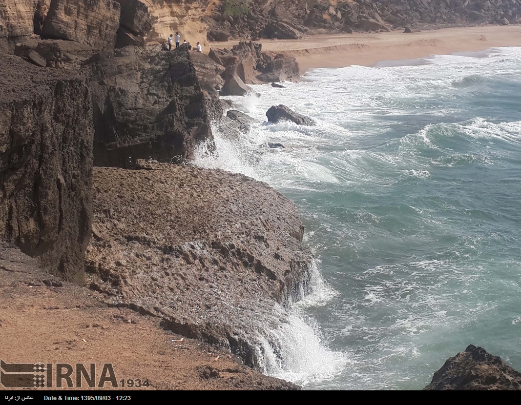 ایرنا - ساحل صخره ای و ماسه ای دریای عمان