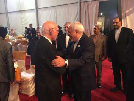 Zarif: Irán está dispuesto a mediar entre Pakistán e India