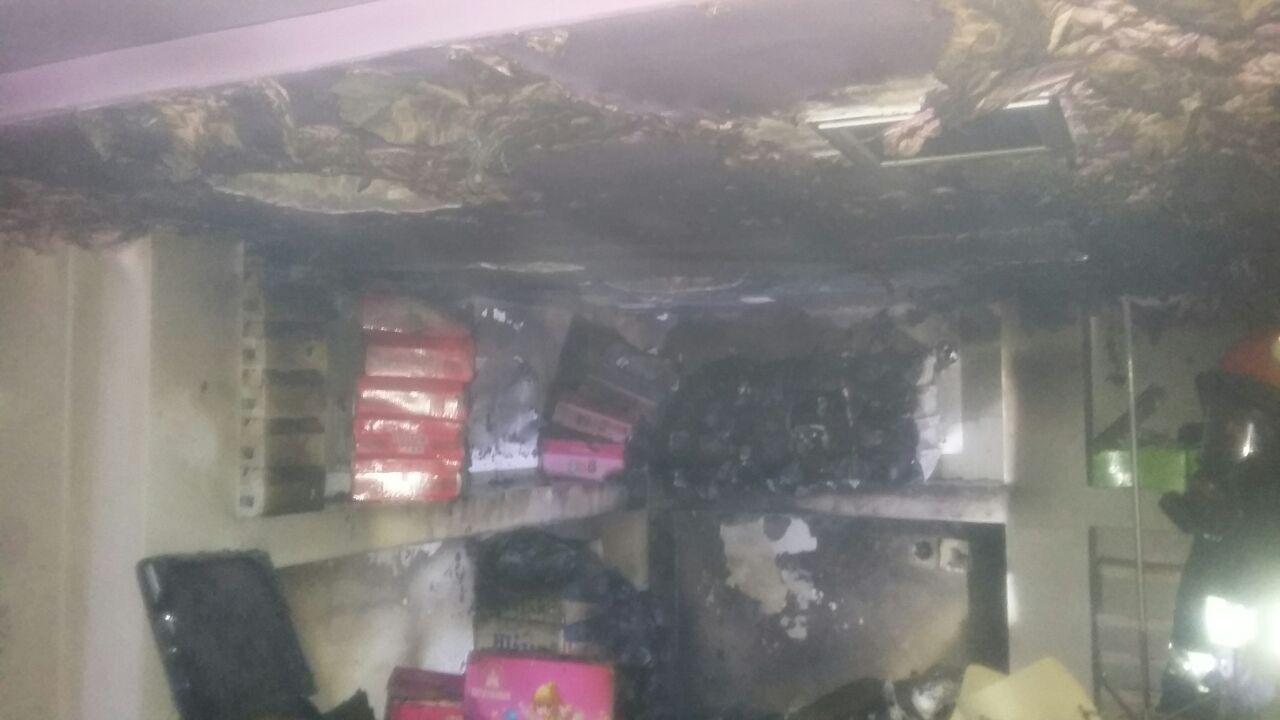 مهار آتش سوزي در يك فروشگاه كفش در شاهرود