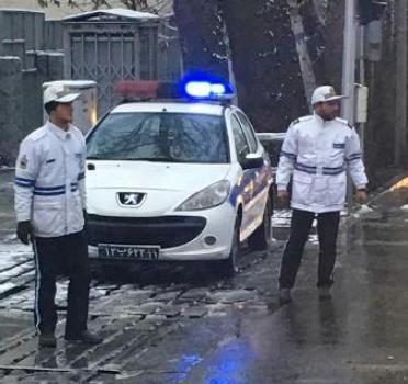حضور ١٥٠ تيم از پليس راهور در معابر پايتخت/
بارش برف خللي در تردد خودروها ايجاد نكرد