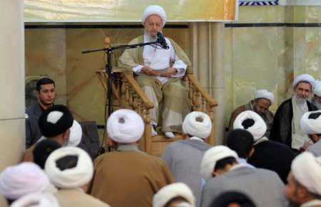 آیت الله مكارم شیرازی: درمقابل تحریم های آمریكا عجولانه اقدام نكنیم آیت الله مكارم شیرازی: درمقابل تحریم های آمریكا عجولانه اقدام نكنیم
