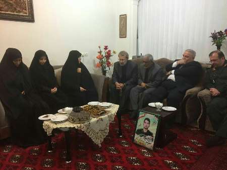 رئیس مجلس با خانواده شهید سروان سید مهدی حسینی دیدار كرد