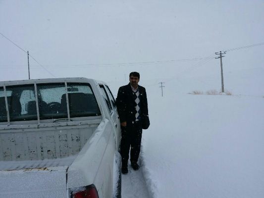 بارش برف راه ارتباطی 30 روستای میاندوآب را مسدود كرد