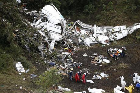 مسئولان هوانوردی كلمبیا: خطای انسانی و رعایت نكردن مقررات موجب سقوط هواپیمای فوتبالیست ها شد
