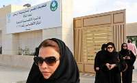 حكم زندان و جریمه برای یك مدافع حقوق زنان در عربستان
