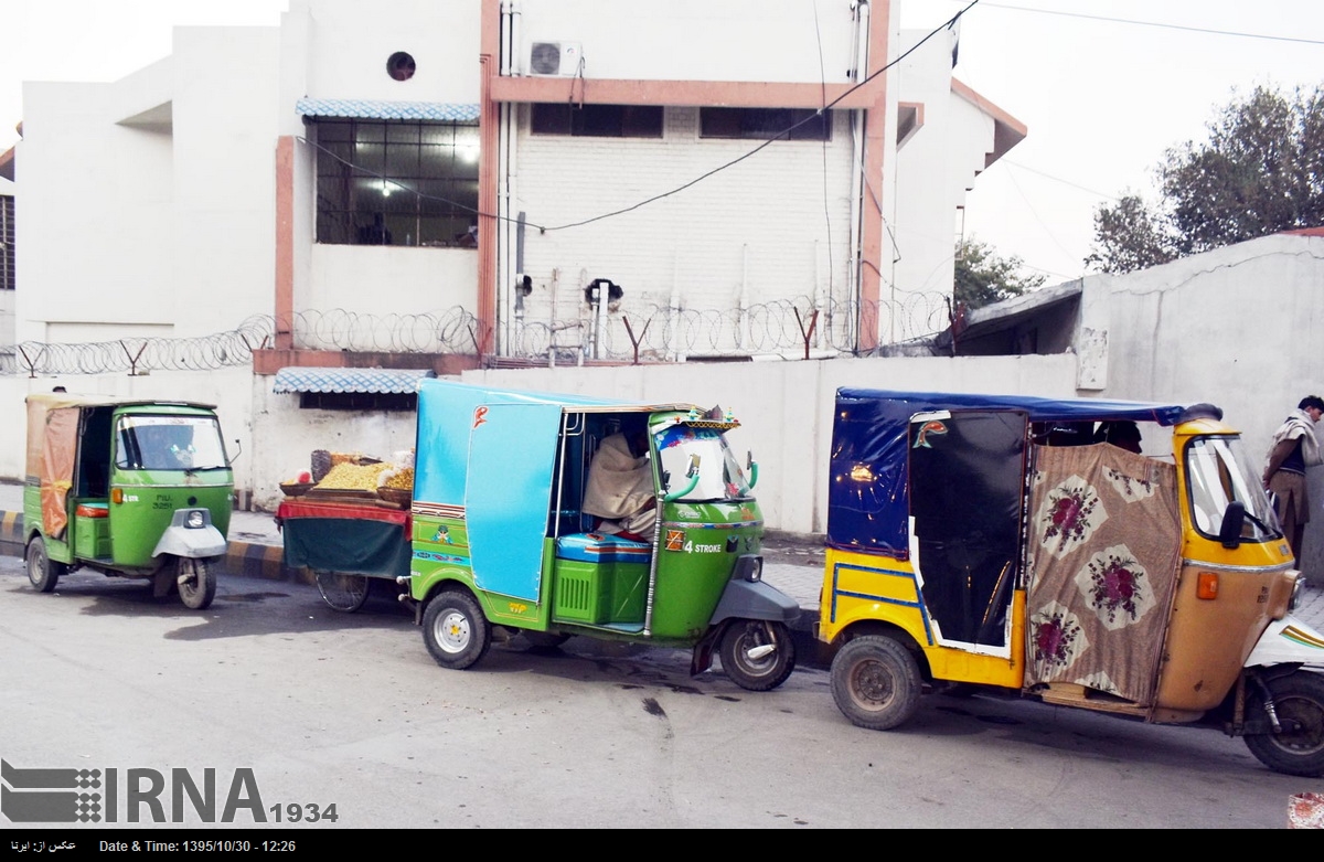 «ریکشا»های رنگا رنگ(تاکسی های سه چرخدار) در پاکستان